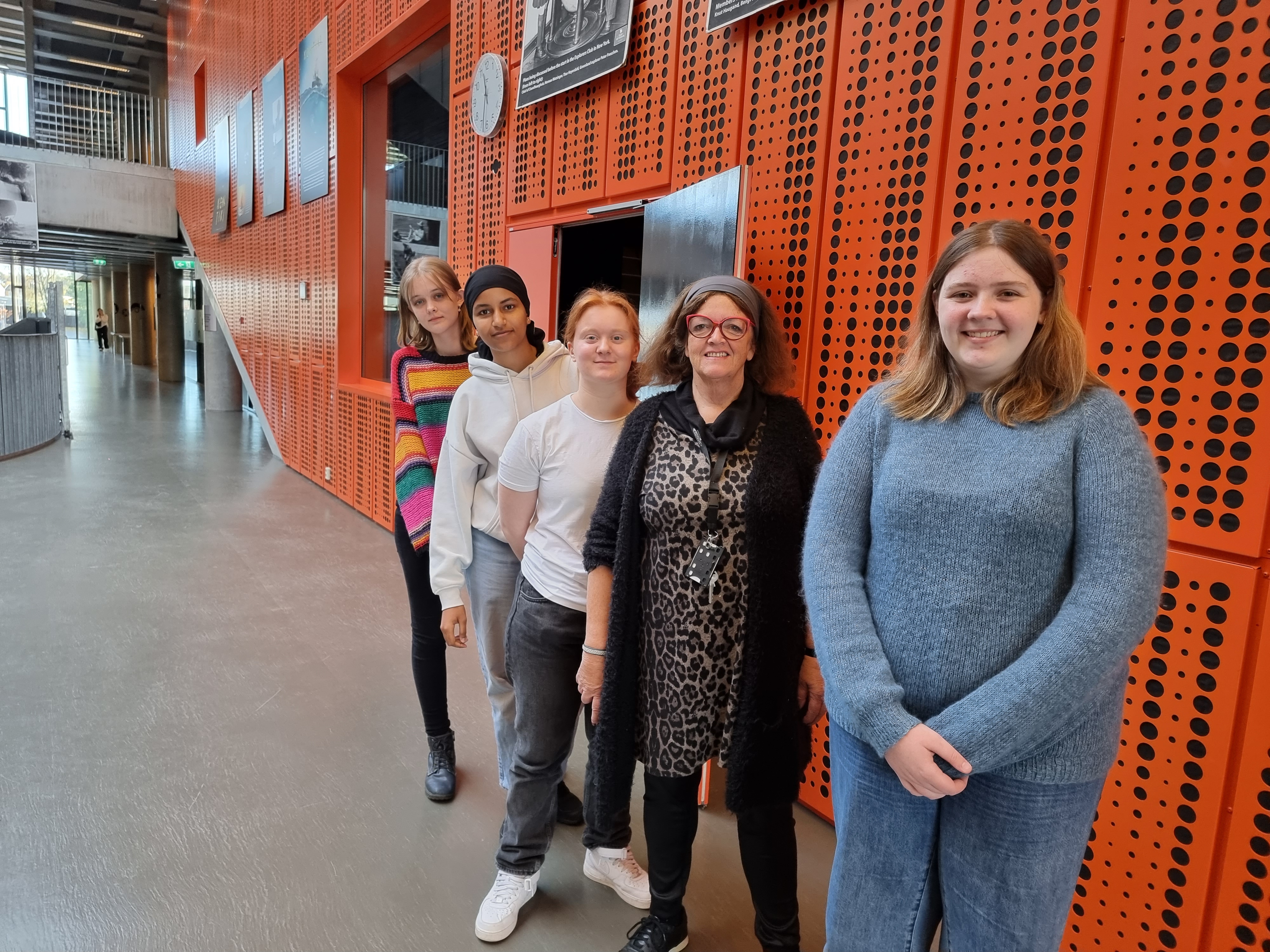 Engasjerte i Operasjon Peru: Emilie Holm Tutvedt, Ingjerd Beate Larsen, Klara Sophie Sobotzik, Rahiel Younis Osman og Minne Jensen Vaskinn.