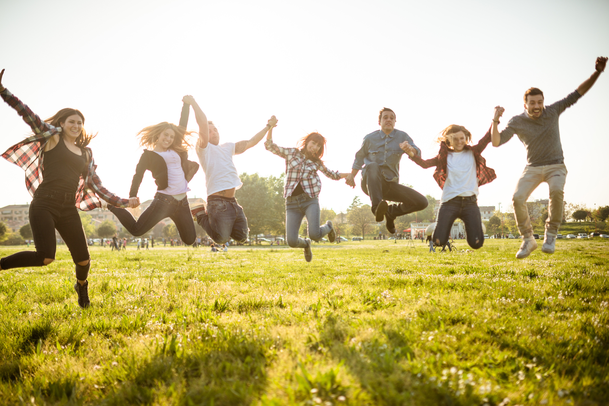 Bilde av glade elever i klasserommet