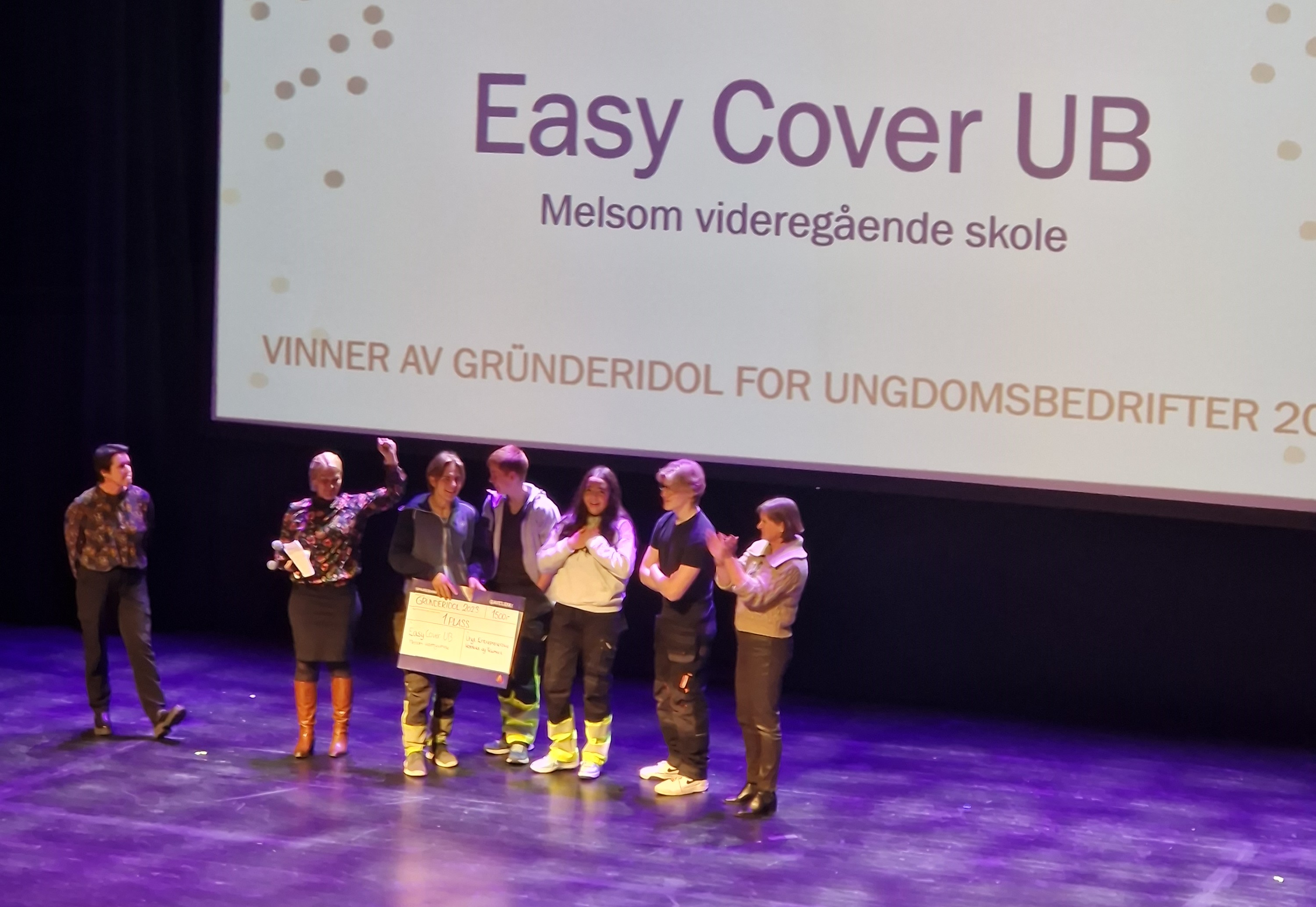 mennesker på en scene