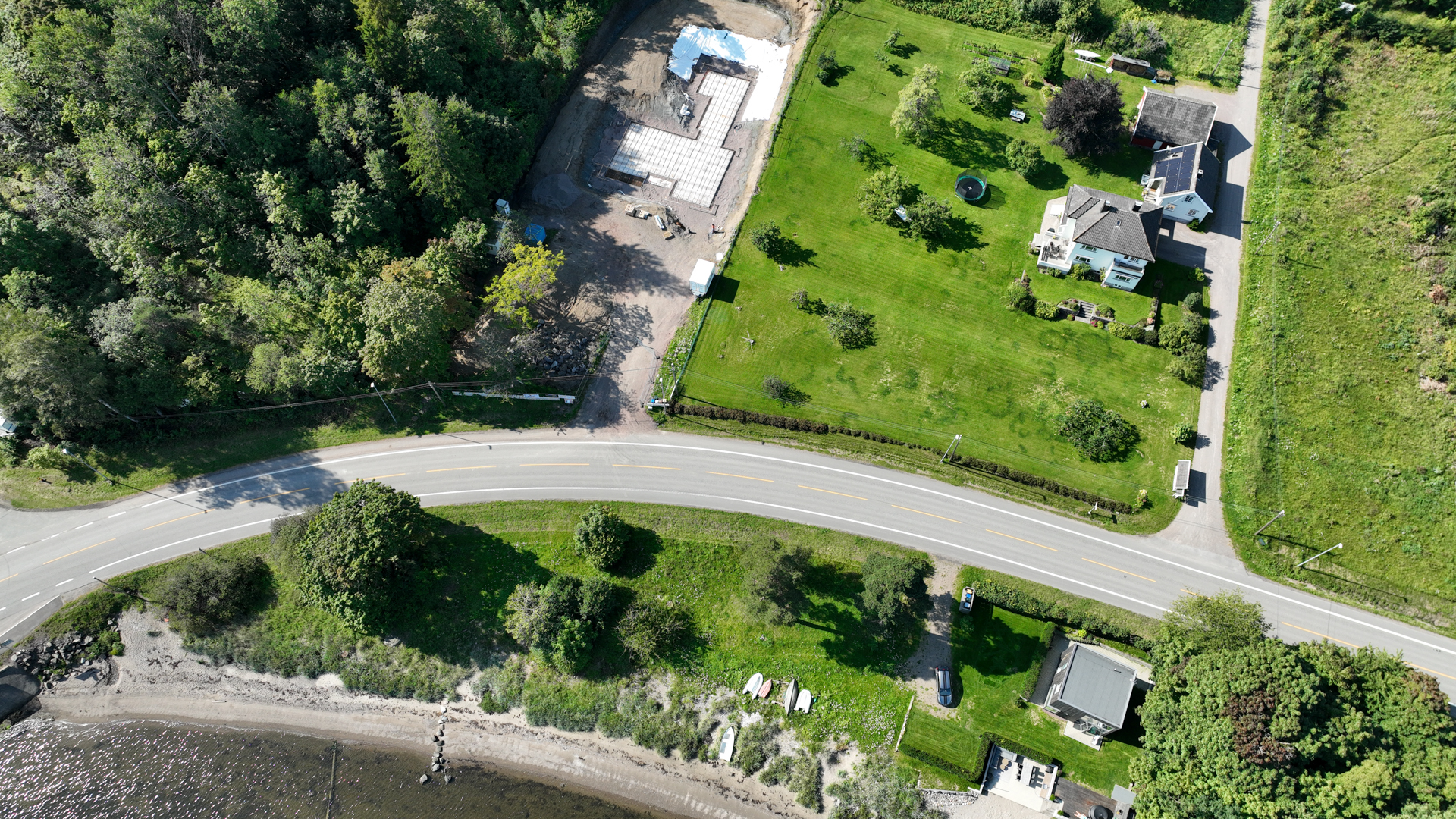 Illstrasjonsbilde av tomt lang fylkesvei