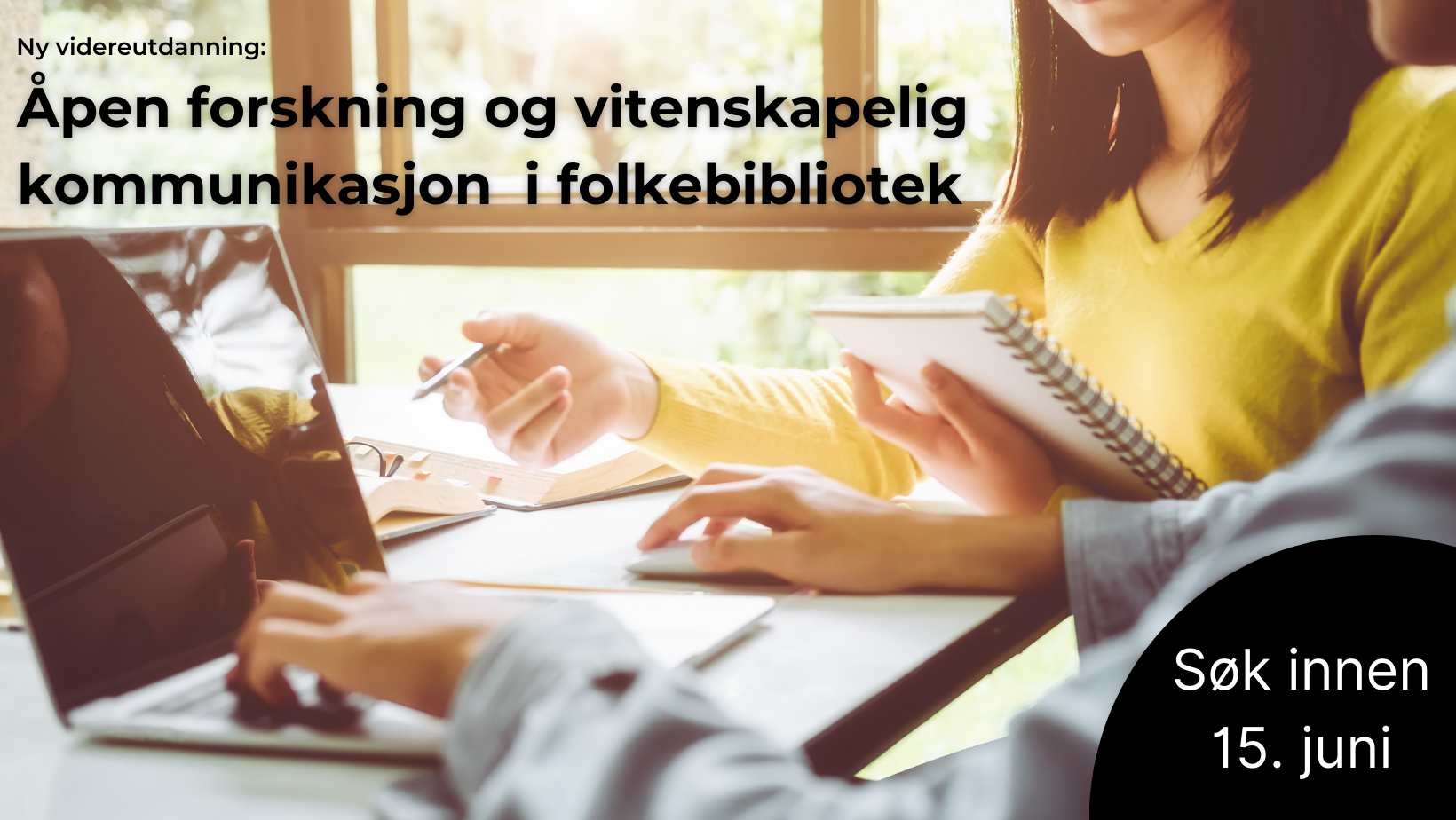 Studenter med skrivebok, penn og pc