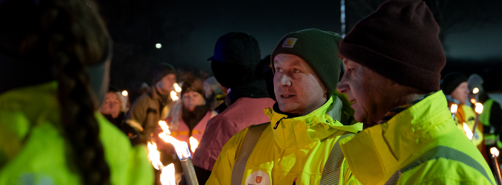 Foto av personer under arrangementet "fra lys til ettertanke"