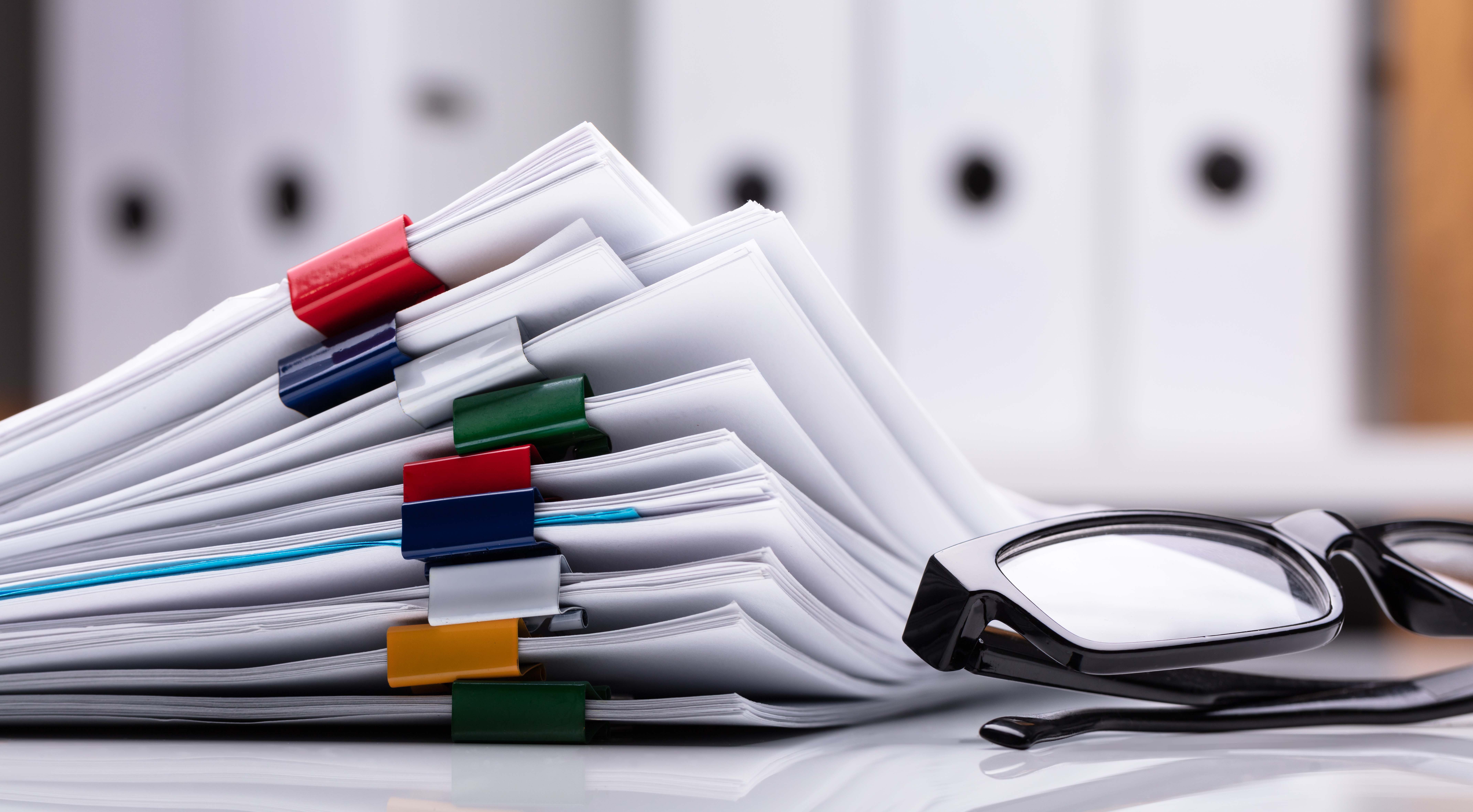 Bilde av bunke med papirer