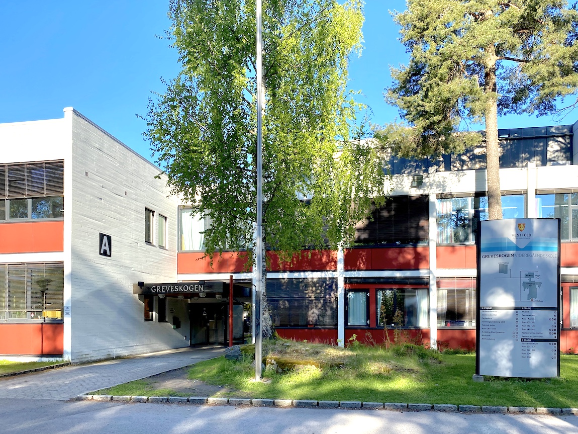 Bilde av tavle hvor det står eksamen