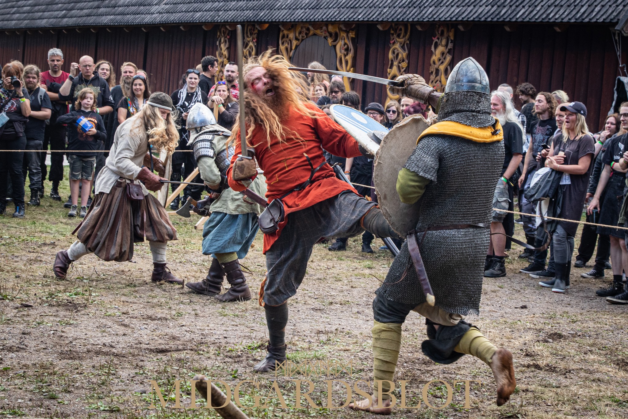 vikinger som sloss med sverd