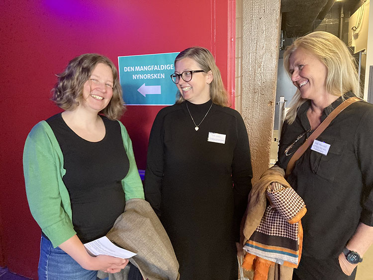 Petra Helgesen, Vinjesenteret, Tone Slenes, Nynorsk kultursentrum og Anne Hermansen, Vestfold og Telemark fylkeskommune, samarbeider om kulturtilbod til barn og unge på nynorsk. Foto: Kristin Berge