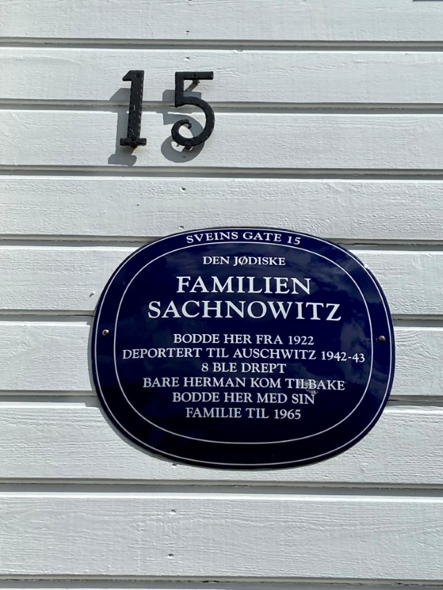 Vestfold og Telemark kunngjør at fredningssak for Sveins gate 15, gbnr 3020/2108, 3257 Larvik, startes opp.