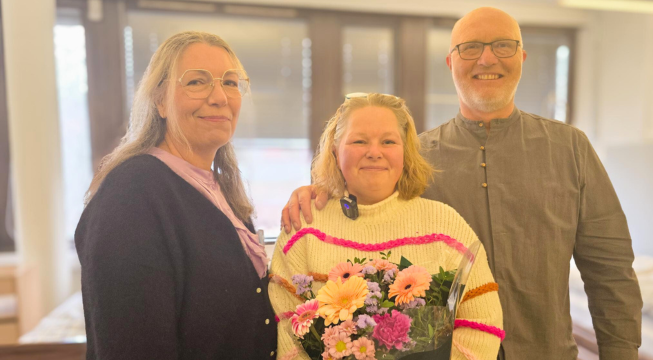 Faglærer Antone, nybakt fagarbeider Mona og rektor Jan Magnar.