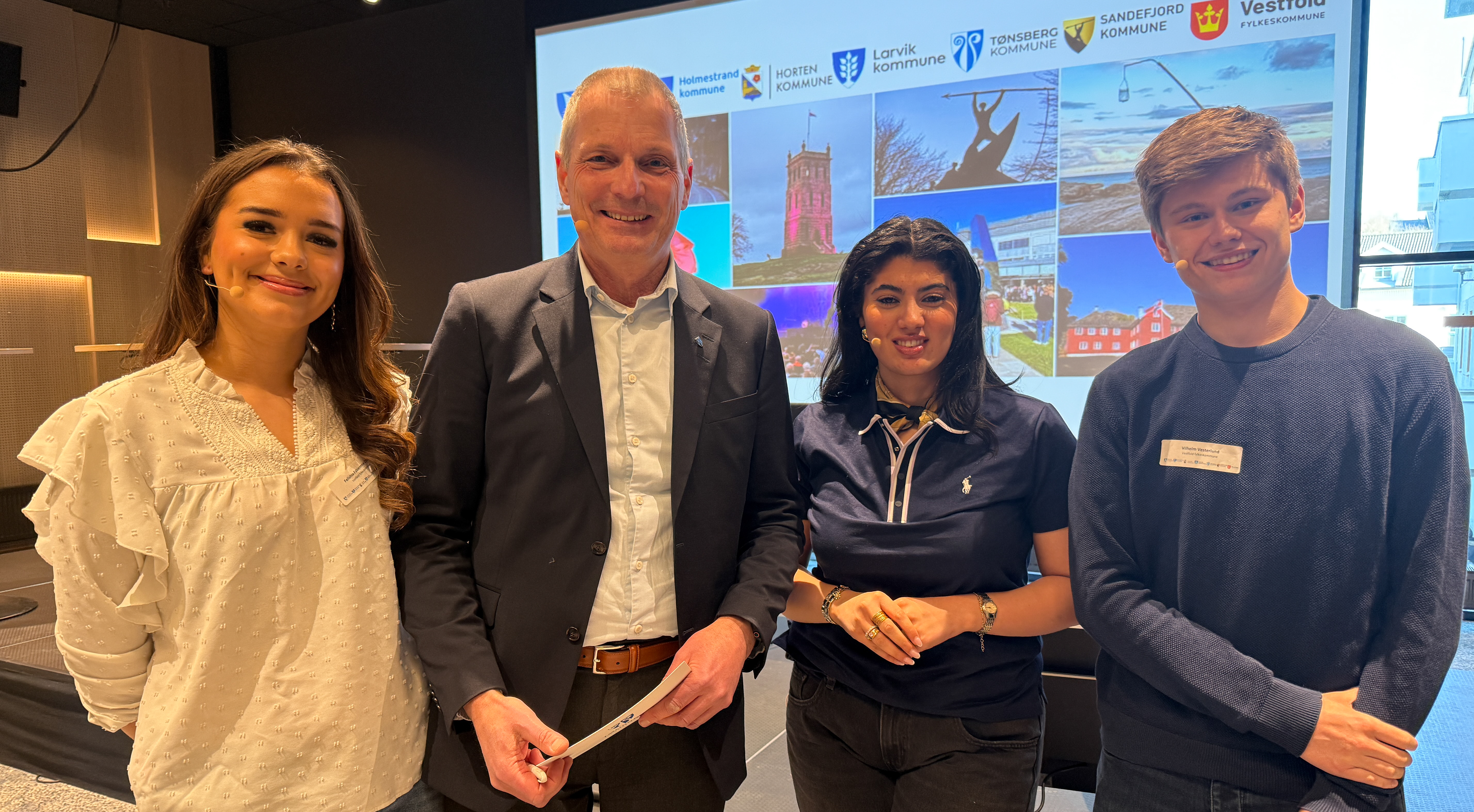 Bilde av ungdomsrepresentanter og ordfører i Tønsberg