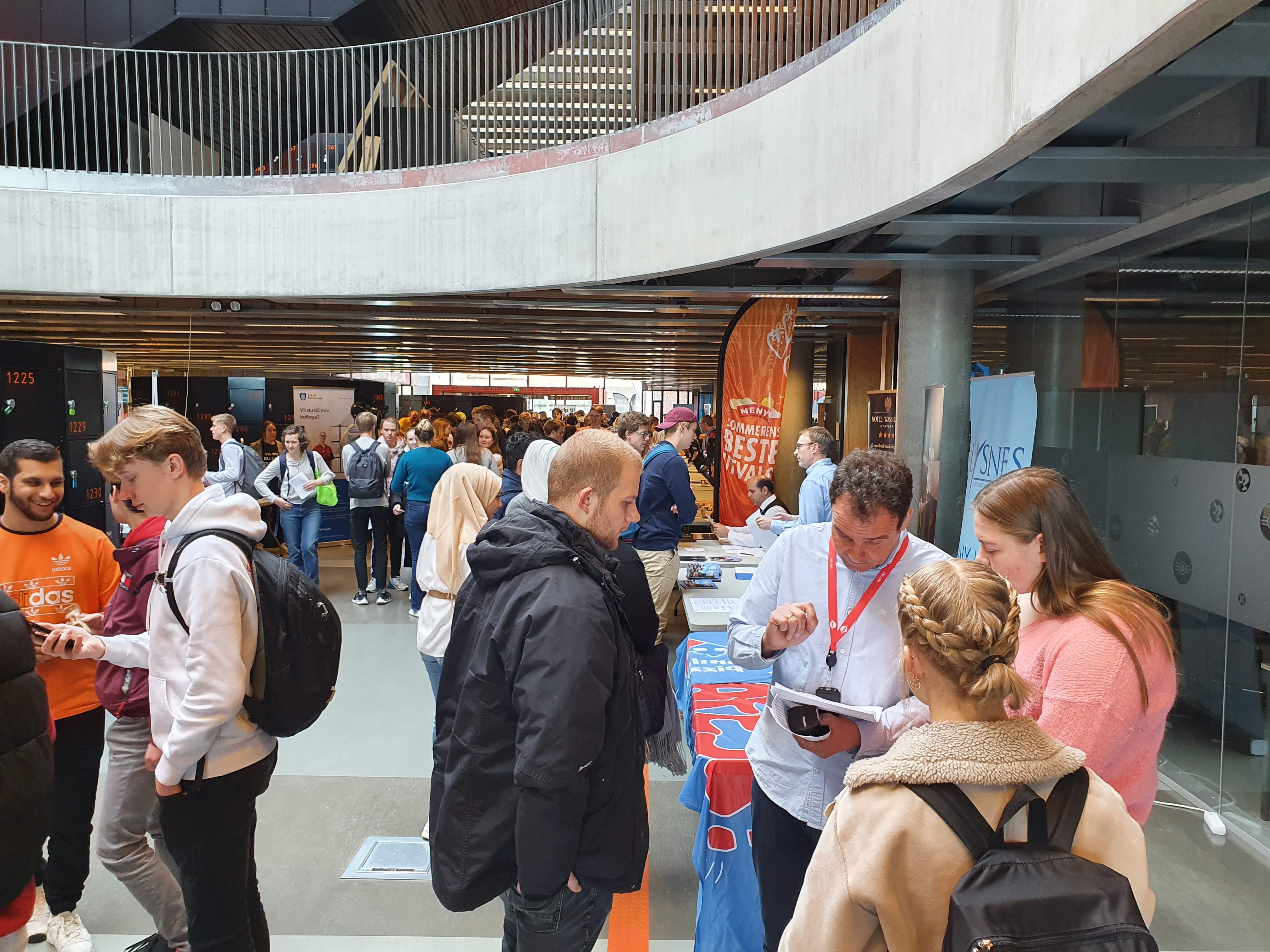 I år er sommerjobbmessa på skolen igjen!