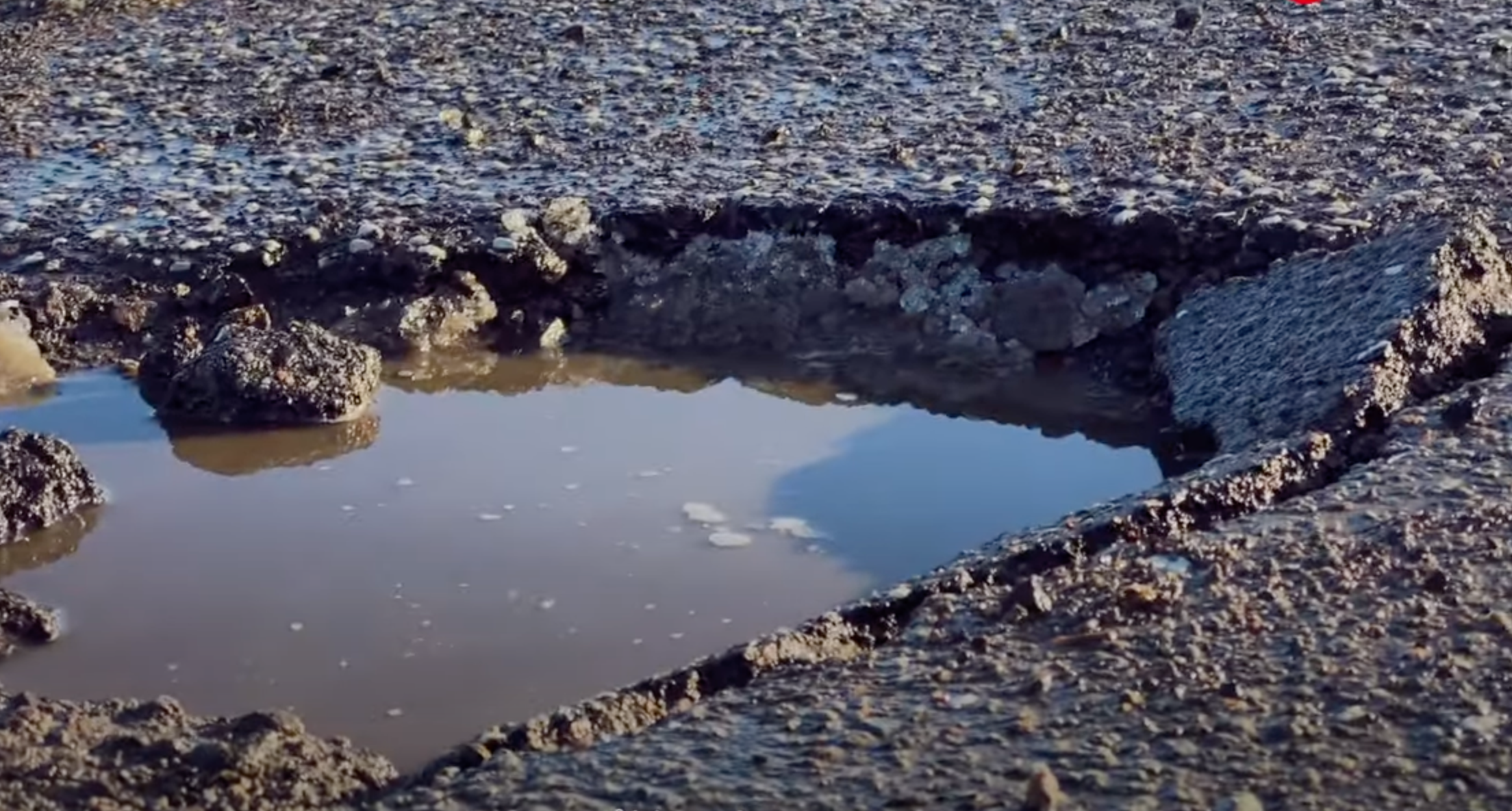 Bilde av hull i veien