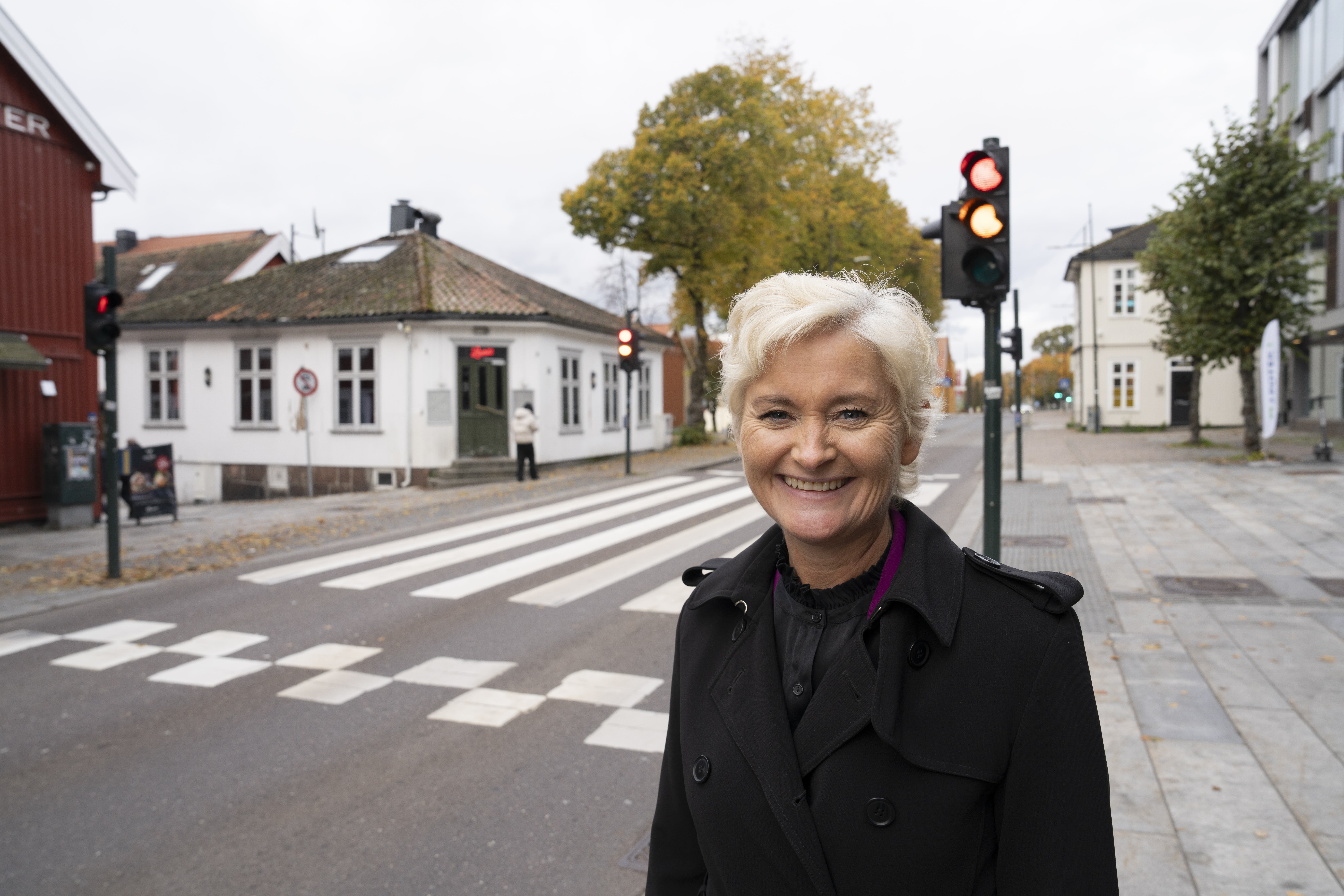 Foto av fylkesordfører i Vestfold fylkeskommune Anne Strømøy i Tønsberg sentrum