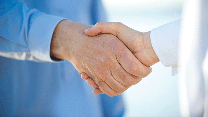 Håndtrykk i et møte