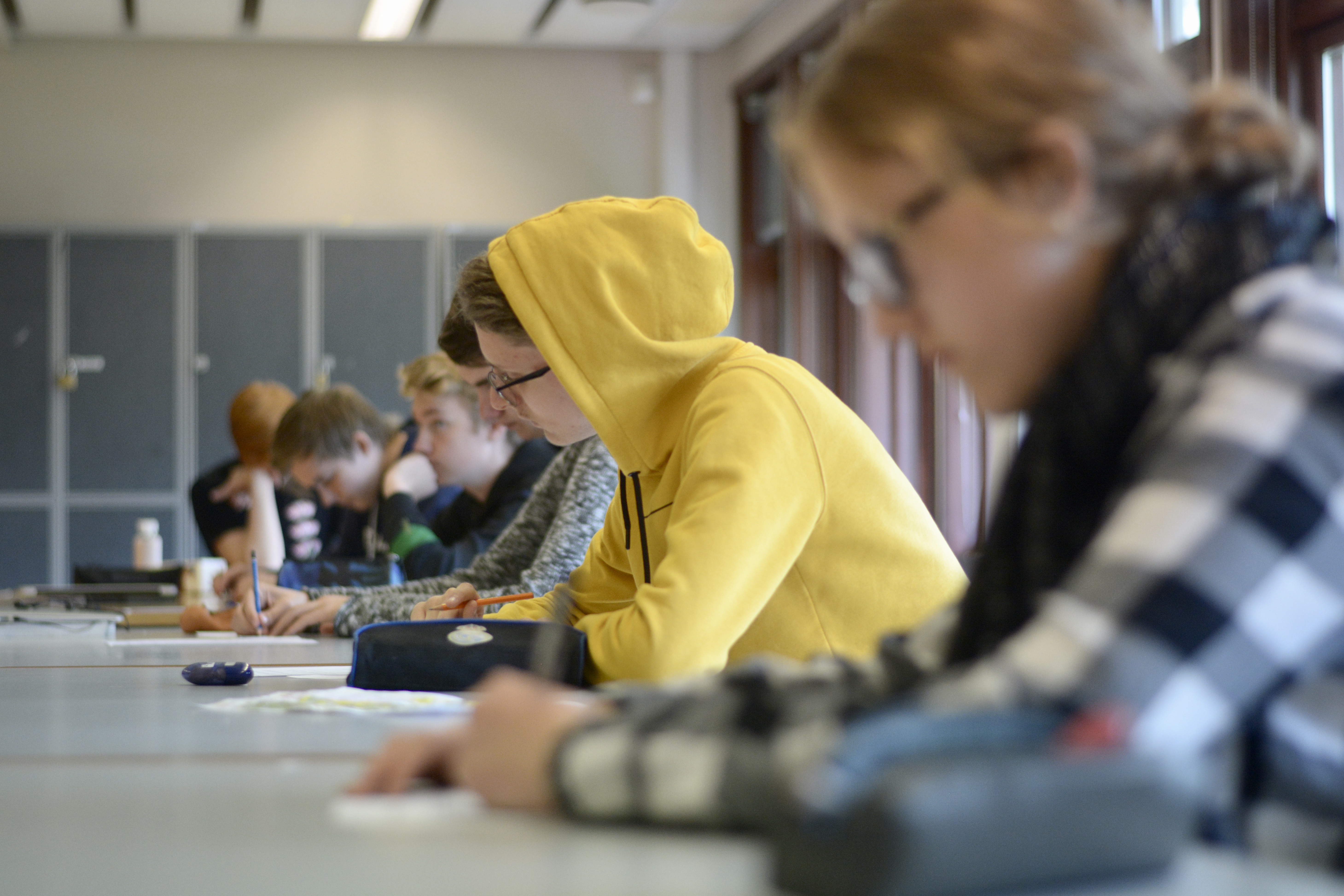 Elever ved skolepult