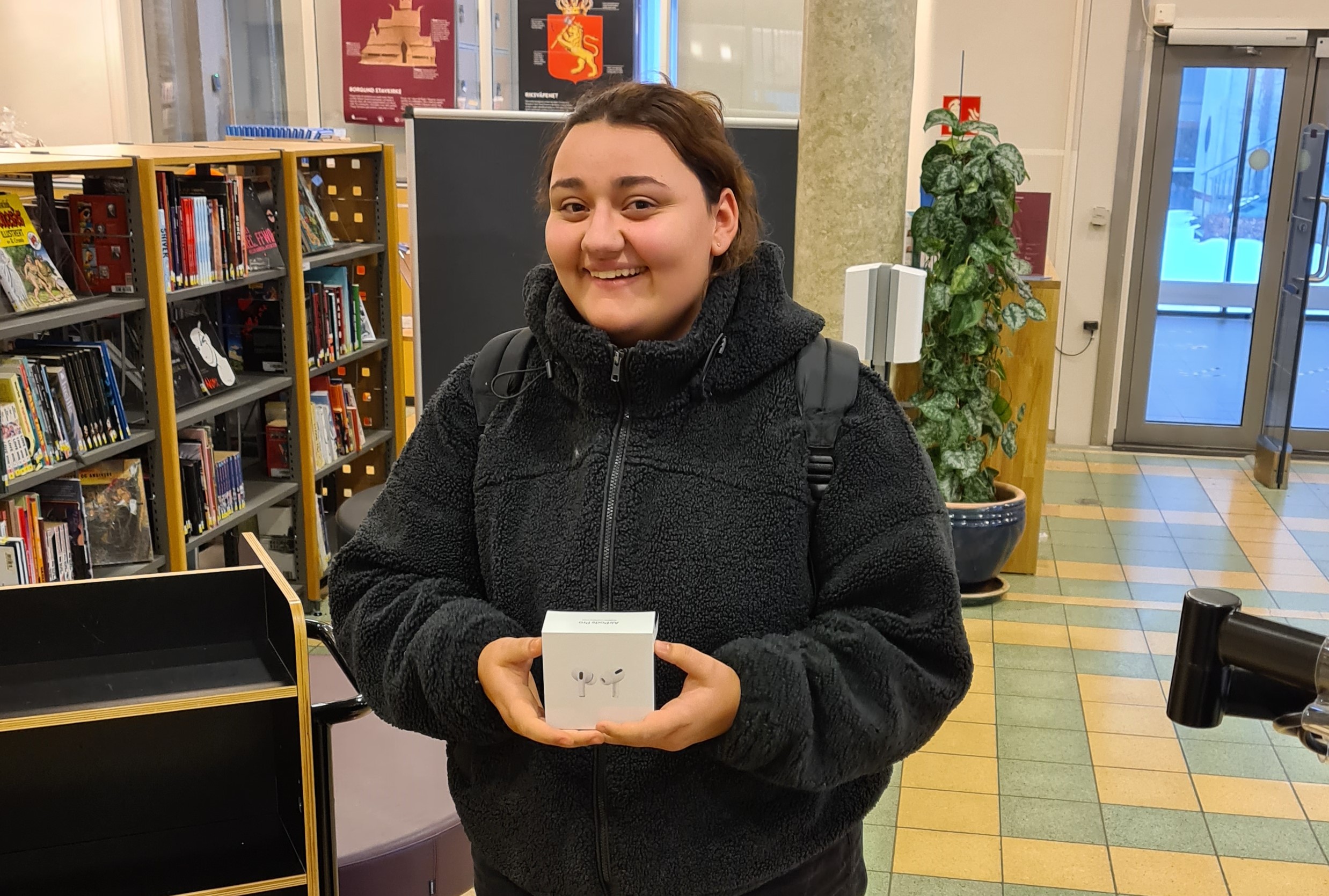 Bilde av vinner med premie