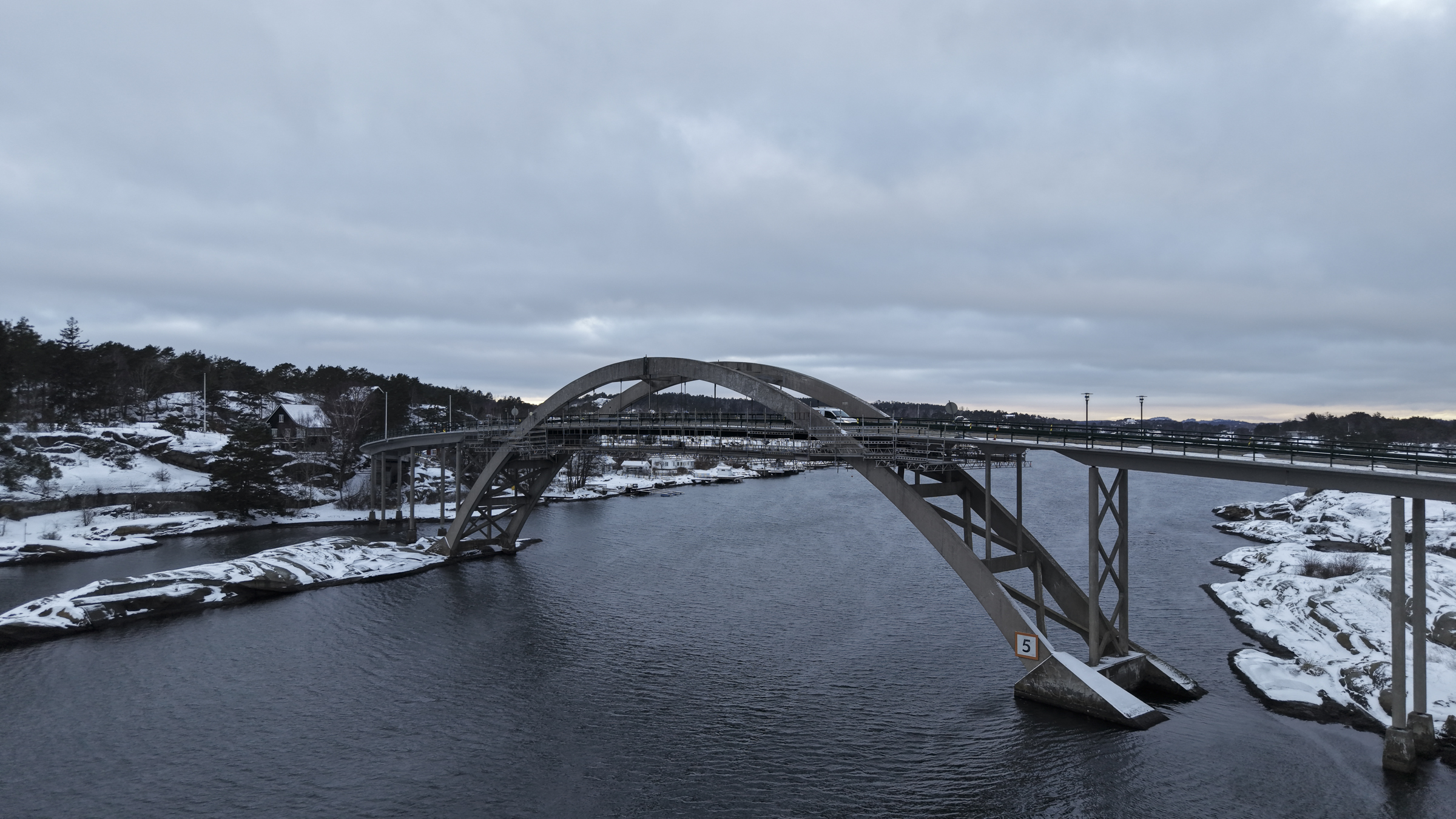 Røssesundbrua - veiforbindelsen mellom Ormelet og Brøtsø.