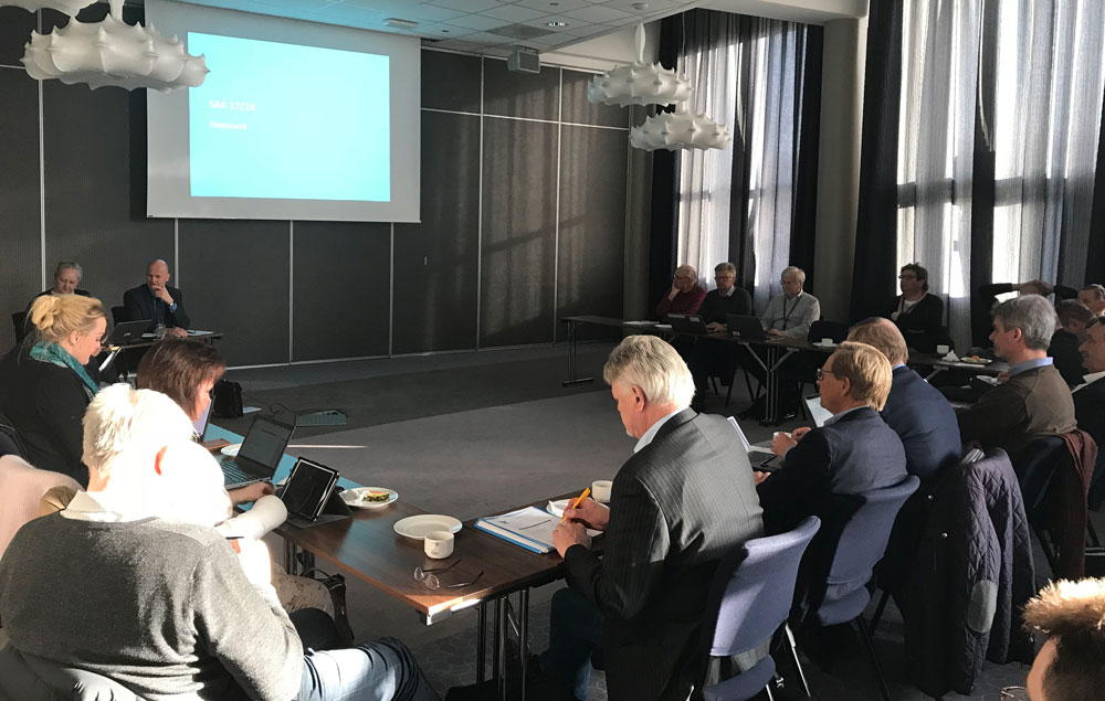 I kveld møttes overordnet styringsgruppe (OSG) for å diskutere anbefalingen til ny fastlandsforbindelse. Gruppen består av politiske representanter fra hver av kommunene og fylkeskommunen og sentrale fagpersoner.